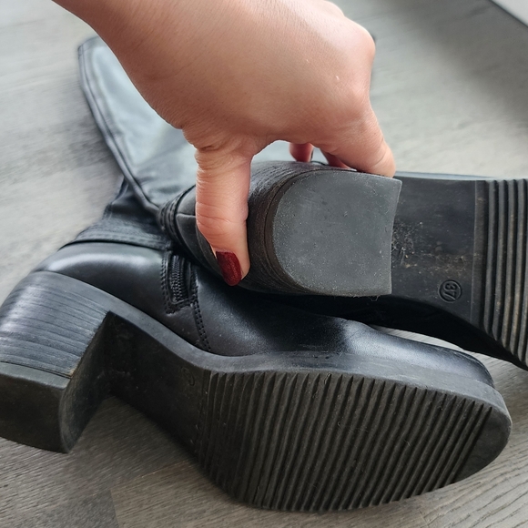 Tall boots - Picture 6 of 6